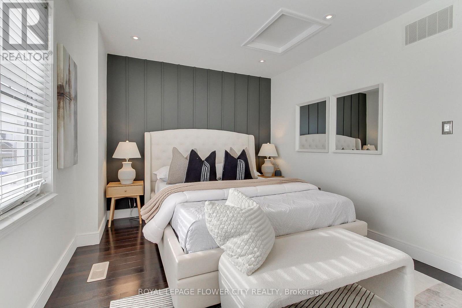 917 Mctrach Crescent, Milton, ON - Indoor Photo Showing Bedroom