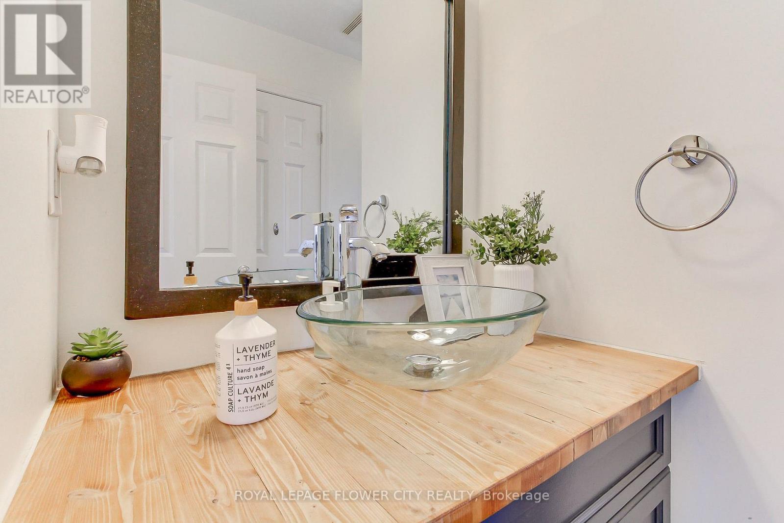 917 Mctrach Crescent, Milton, ON - Indoor Photo Showing Bathroom