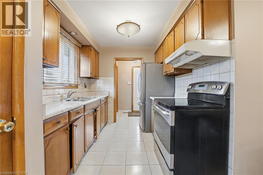 156 Kentley Drive, Hamilton, ON - Indoor Photo Showing Kitchen With Double Sink
