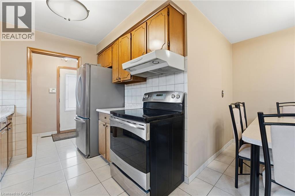 156 Kentley Drive, Hamilton, ON - Indoor Photo Showing Kitchen