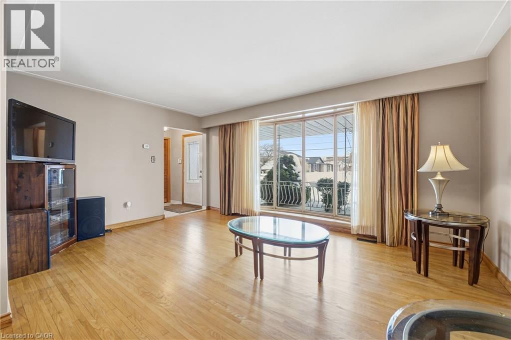 156 Kentley Drive, Hamilton, ON - Indoor Photo Showing Living Room