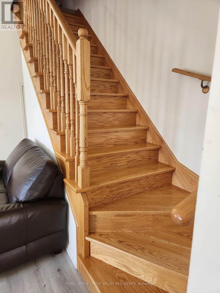 Upper - 680 Courtney Valley Road, Mississauga, ON - Indoor Photo Showing Other Room