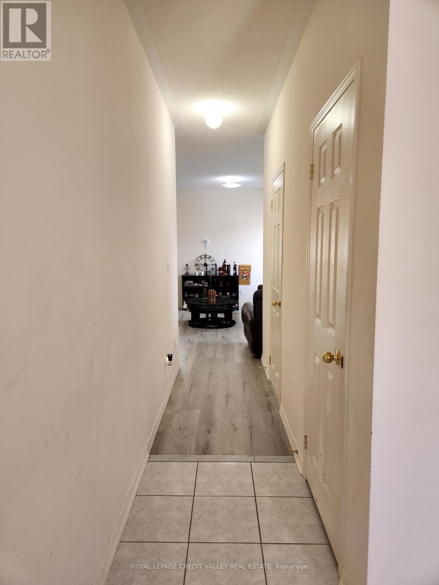 Upper - 680 Courtney Valley Road, Mississauga, ON - Indoor Photo Showing Other Room