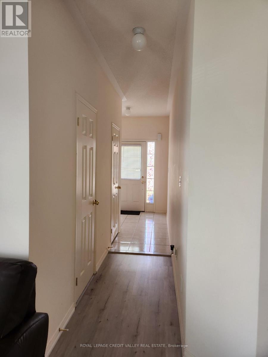 Upper - 680 Courtney Valley Road, Mississauga, ON - Indoor Photo Showing Other Room