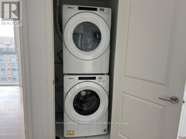 1006 - 8 Nahani Way, Mississauga, ON - Indoor Photo Showing Laundry Room