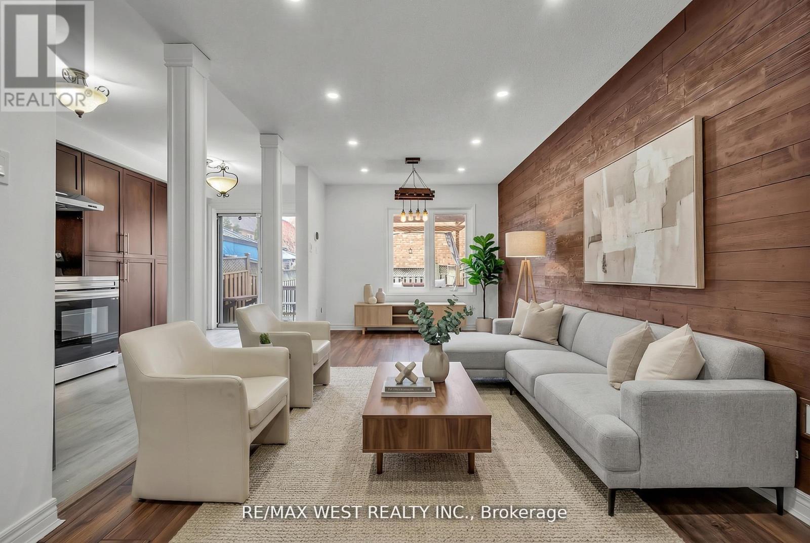 3865 Allcroft Road, Mississauga, ON - Indoor Photo Showing Living Room