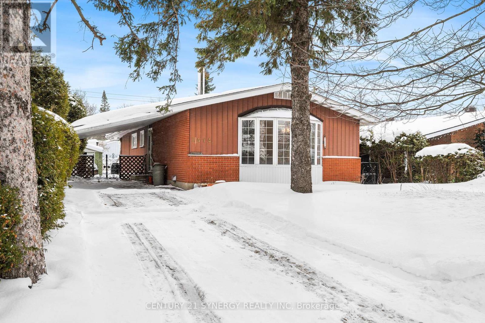 2414 Joliffe Street, Ottawa, ON - Outdoor