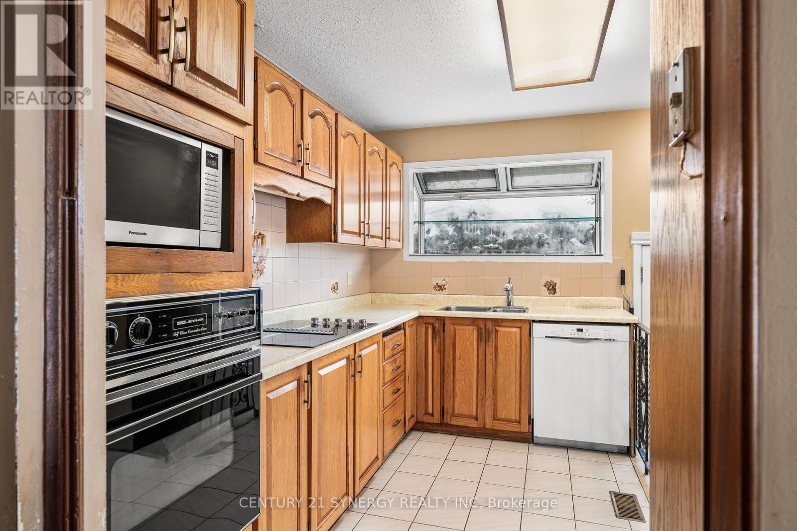 2414 Joliffe Street, Ottawa, ON - Indoor Photo Showing Kitchen