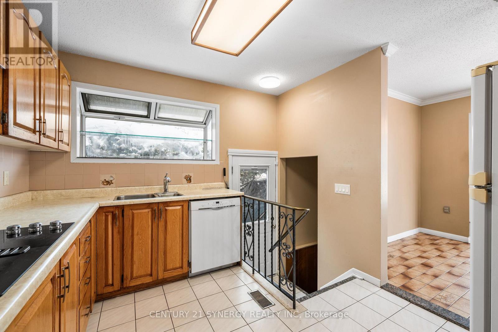 2414 Joliffe Street, Ottawa, ON - Indoor Photo Showing Kitchen