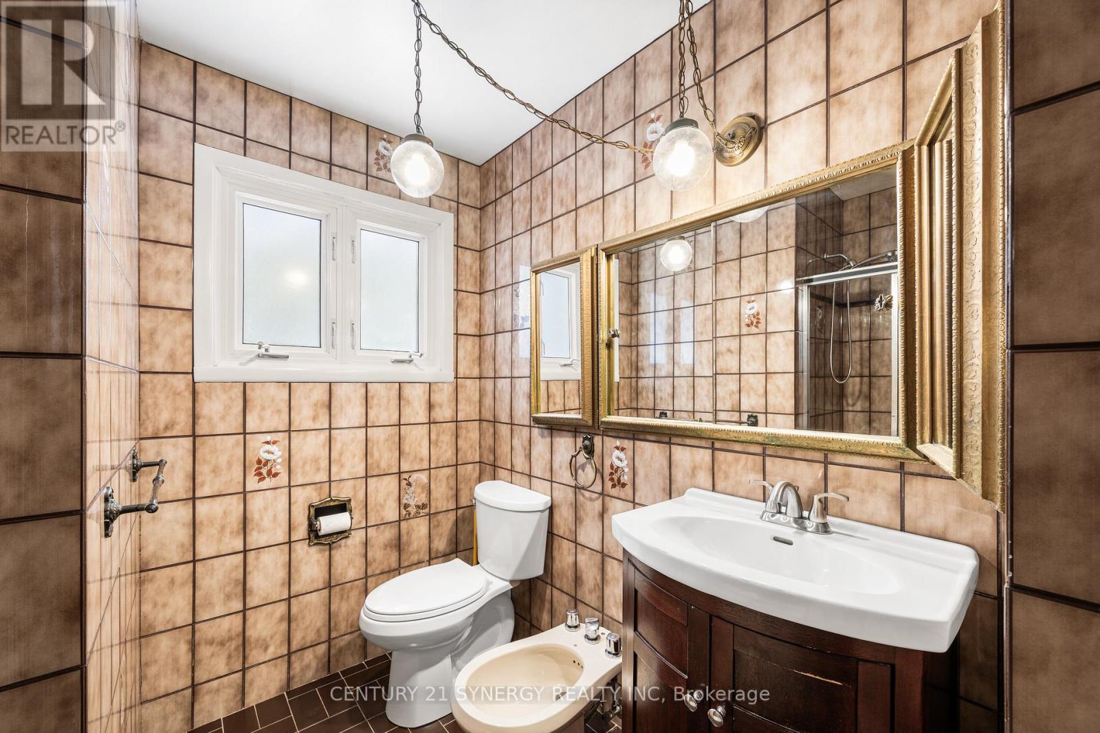 2414 Joliffe Street, Ottawa, ON - Indoor Photo Showing Bathroom