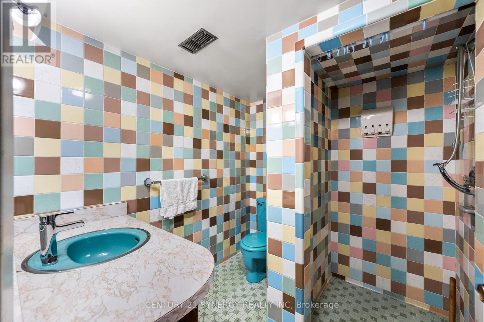 2414 Joliffe Street, Ottawa, ON - Indoor Photo Showing Bathroom