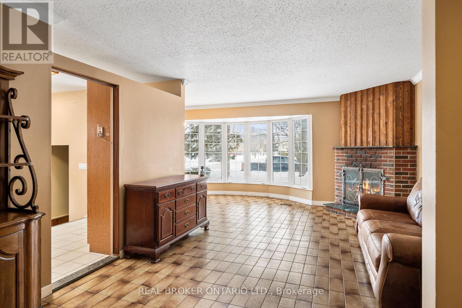 2414 Joliffe Street, Ottawa, ON - Indoor With Fireplace