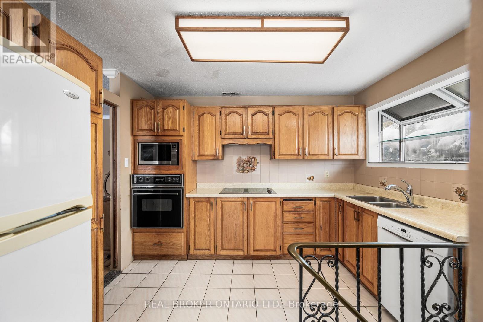 2414 Joliffe Street, Ottawa, ON - Indoor Photo Showing Kitchen With Double Sink