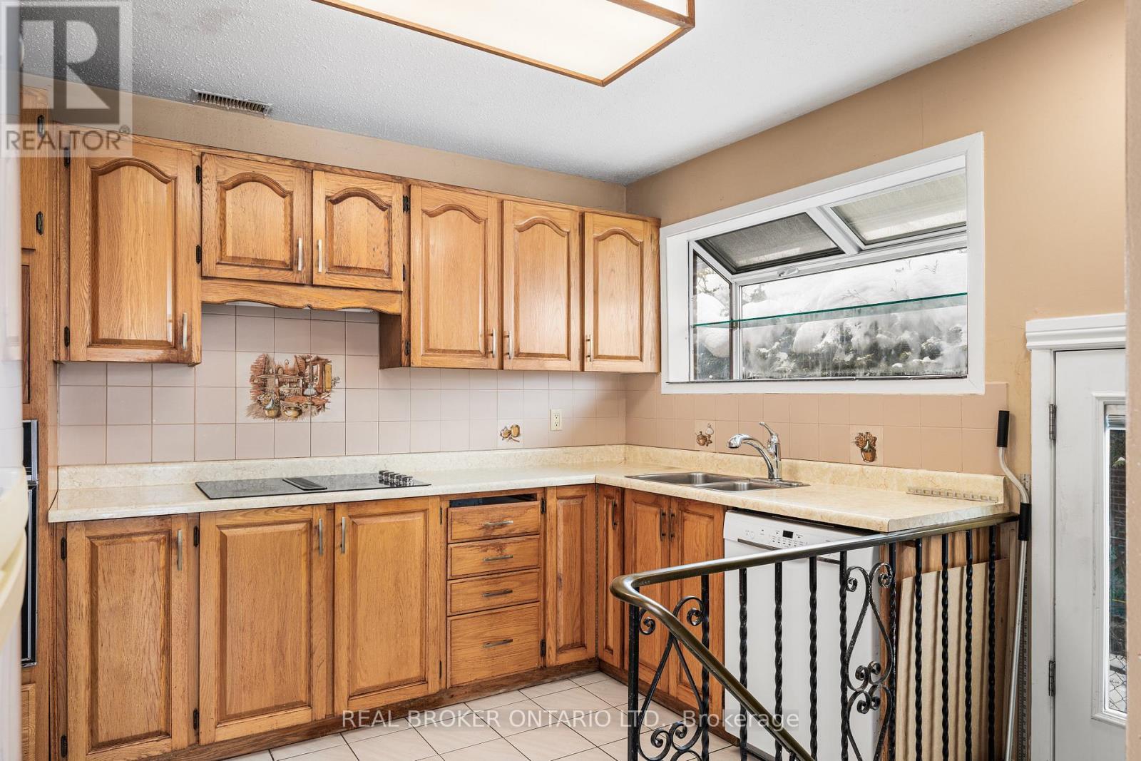 2414 Joliffe Street, Ottawa, ON - Indoor Photo Showing Kitchen With Double Sink
