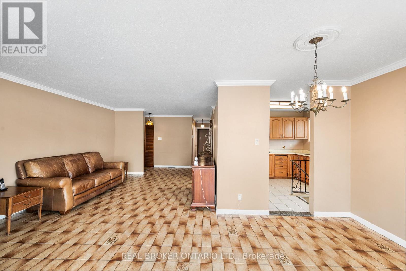 2414 Joliffe Street, Ottawa, ON - Indoor