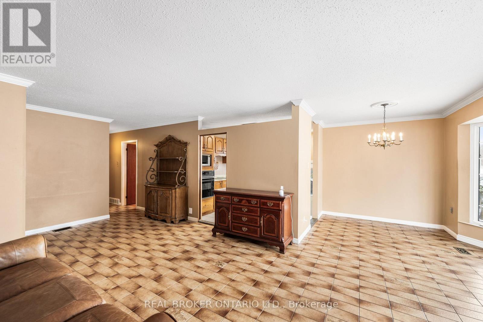 2414 Joliffe Street, Ottawa, ON - Indoor Photo Showing Other Room