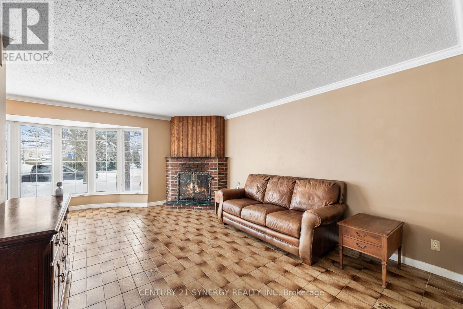 2414 Joliffe Street, Ottawa, ON - Indoor Photo Showing Living Room With Fireplace