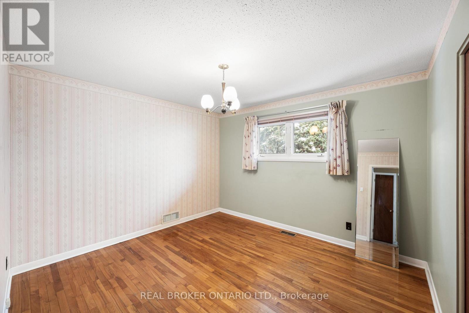 2414 Joliffe Street, Ottawa, ON - Indoor Photo Showing Other Room