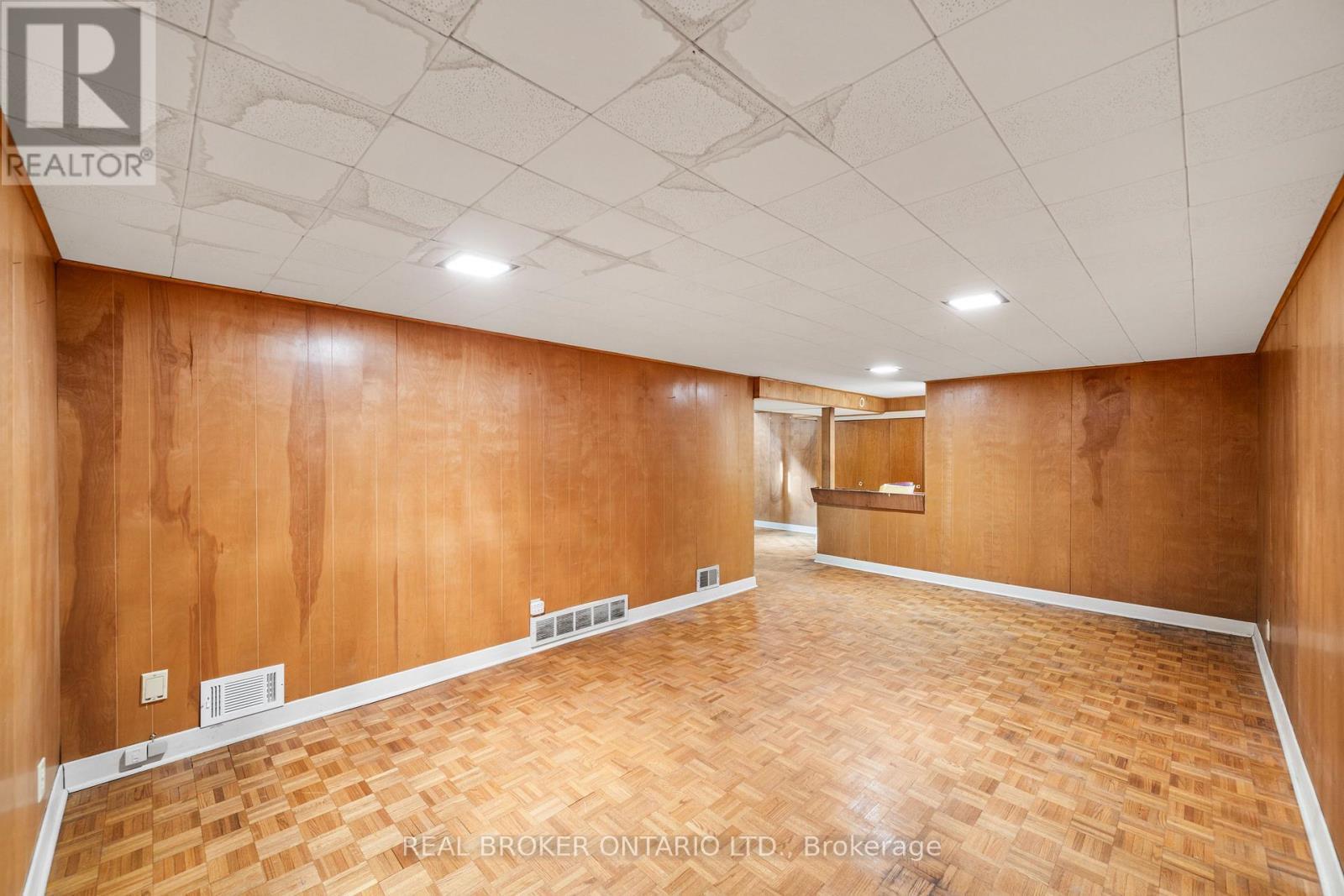 2414 Joliffe Street, Ottawa, ON - Indoor