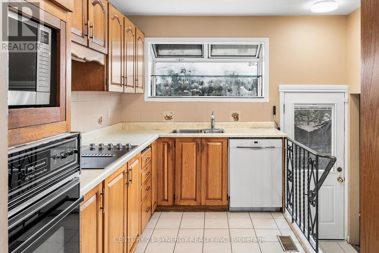 2414 Joliffe Street, Ottawa, ON - Indoor Photo Showing Kitchen