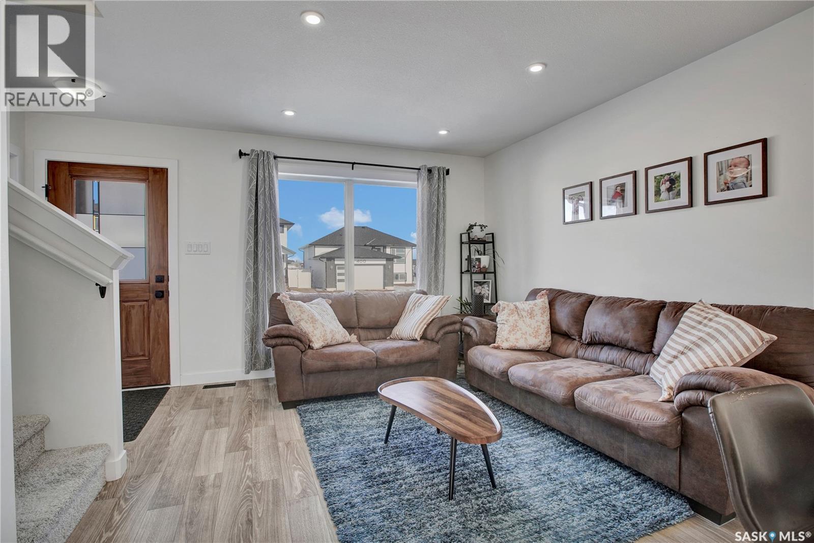 403 Eldorado Street, Warman, SK - Indoor Photo Showing Living Room