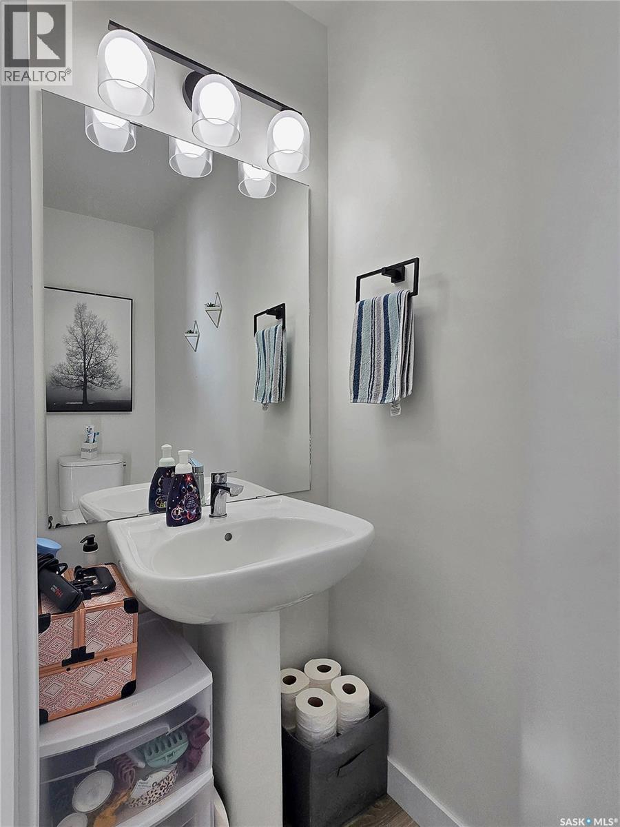 403 Eldorado Street, Warman, SK - Indoor Photo Showing Bathroom