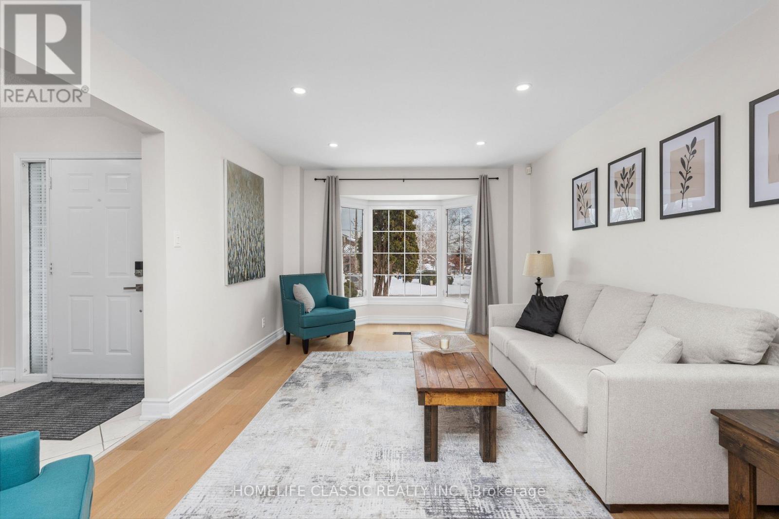 521 Sundown Crescent, Pickering, ON - Indoor Photo Showing Living Room