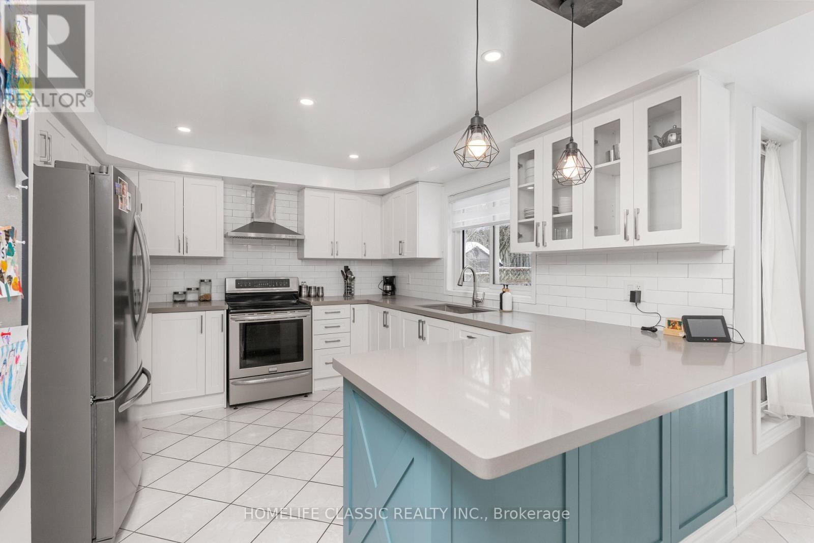 521 Sundown Crescent, Pickering, ON - Indoor Photo Showing Kitchen With Upgraded Kitchen