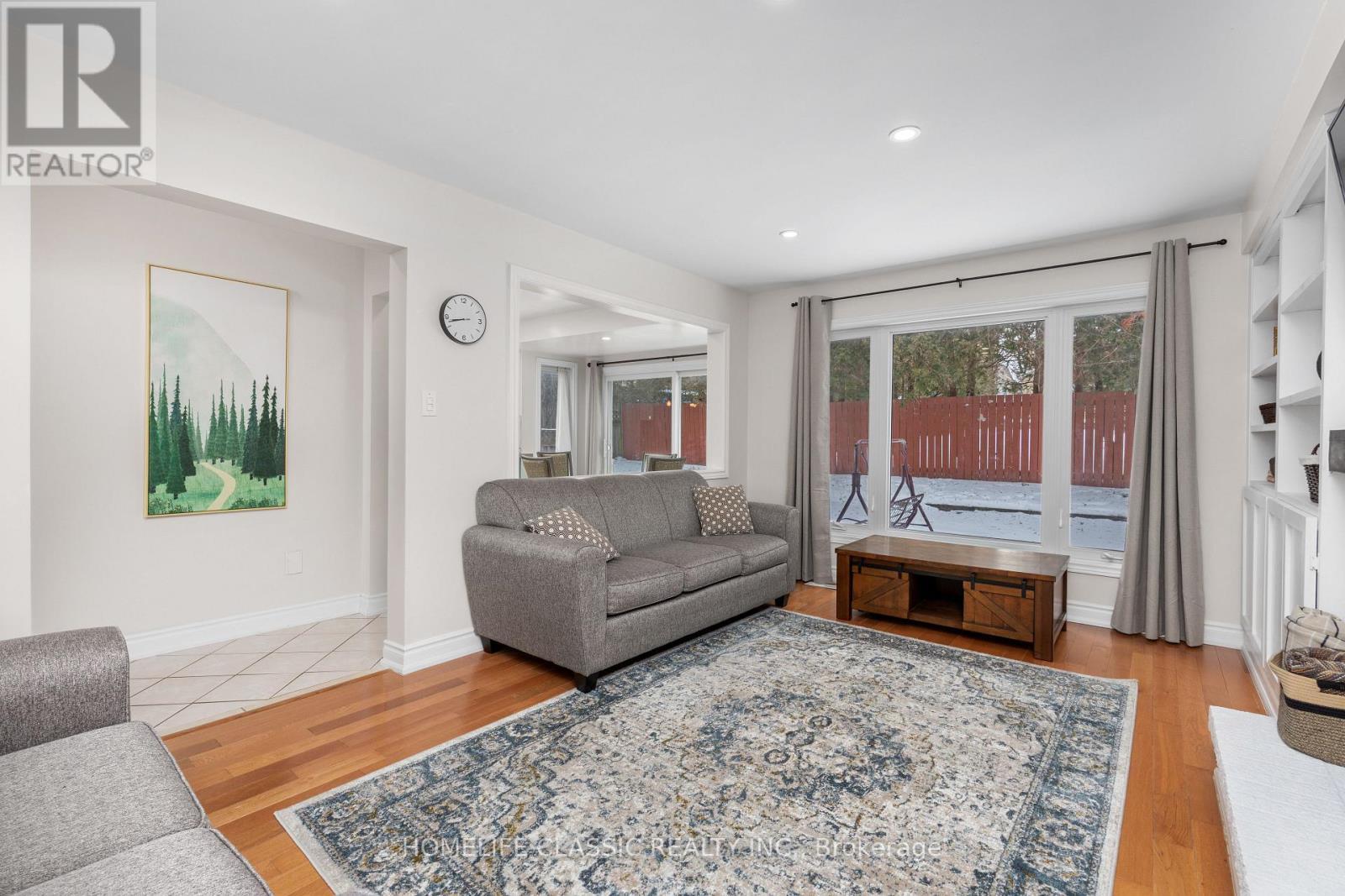 521 Sundown Crescent, Pickering, ON - Indoor Photo Showing Living Room