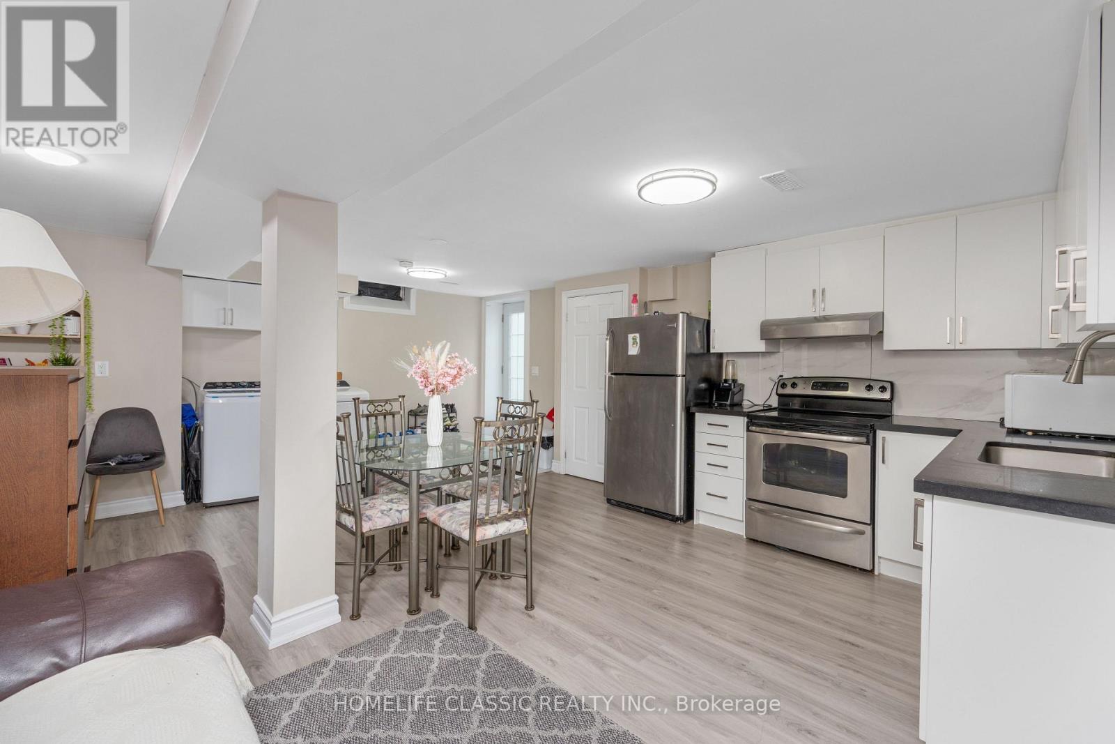 521 Sundown Crescent, Pickering, ON - Indoor Photo Showing Kitchen With Double Sink