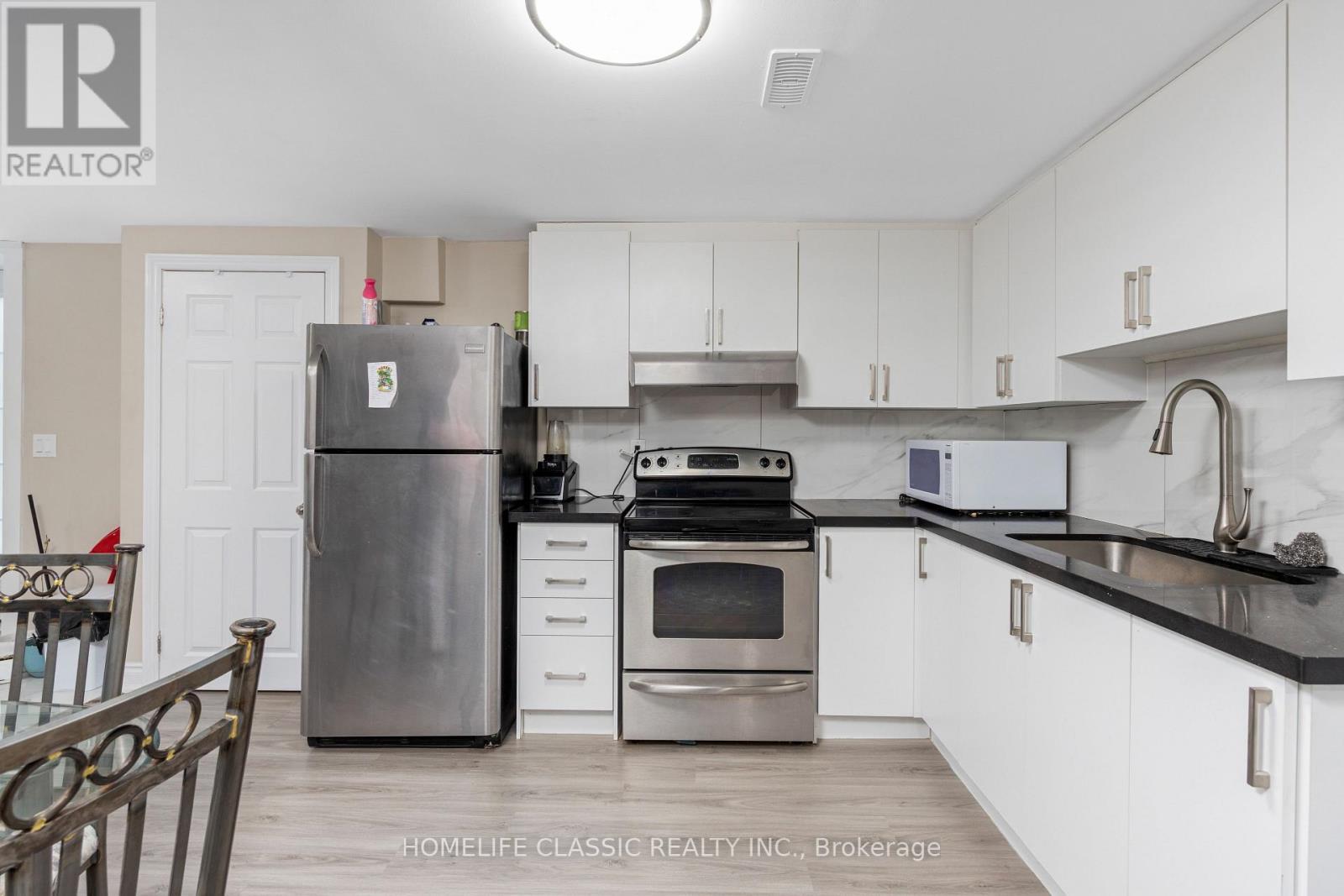 521 Sundown Crescent, Pickering, ON - Indoor Photo Showing Kitchen