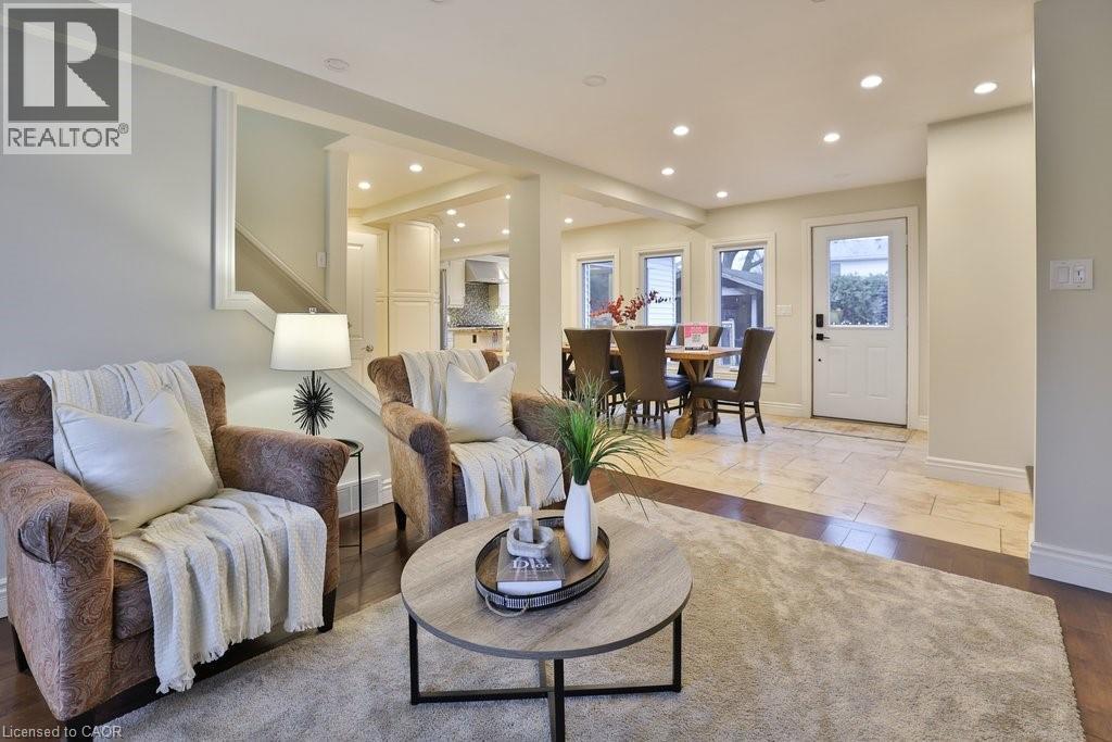 282 Pine Cove Road, Burlington, ON - Indoor Photo Showing Living Room
