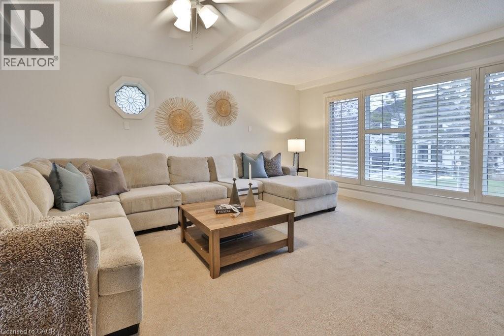 282 Pine Cove Road, Burlington, ON - Indoor Photo Showing Living Room