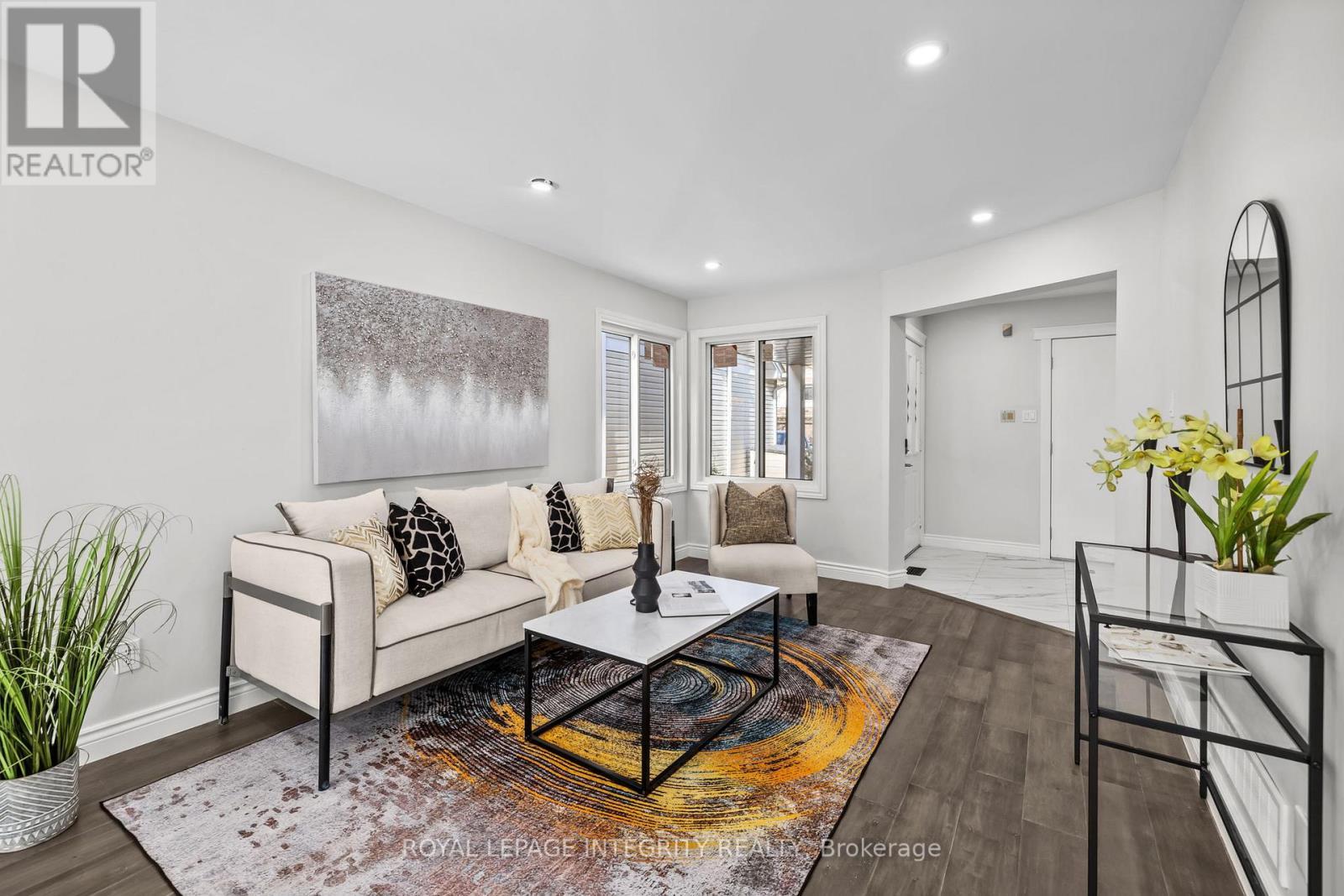 83 Saddle Crescent, Ottawa, ON - Indoor Photo Showing Living Room