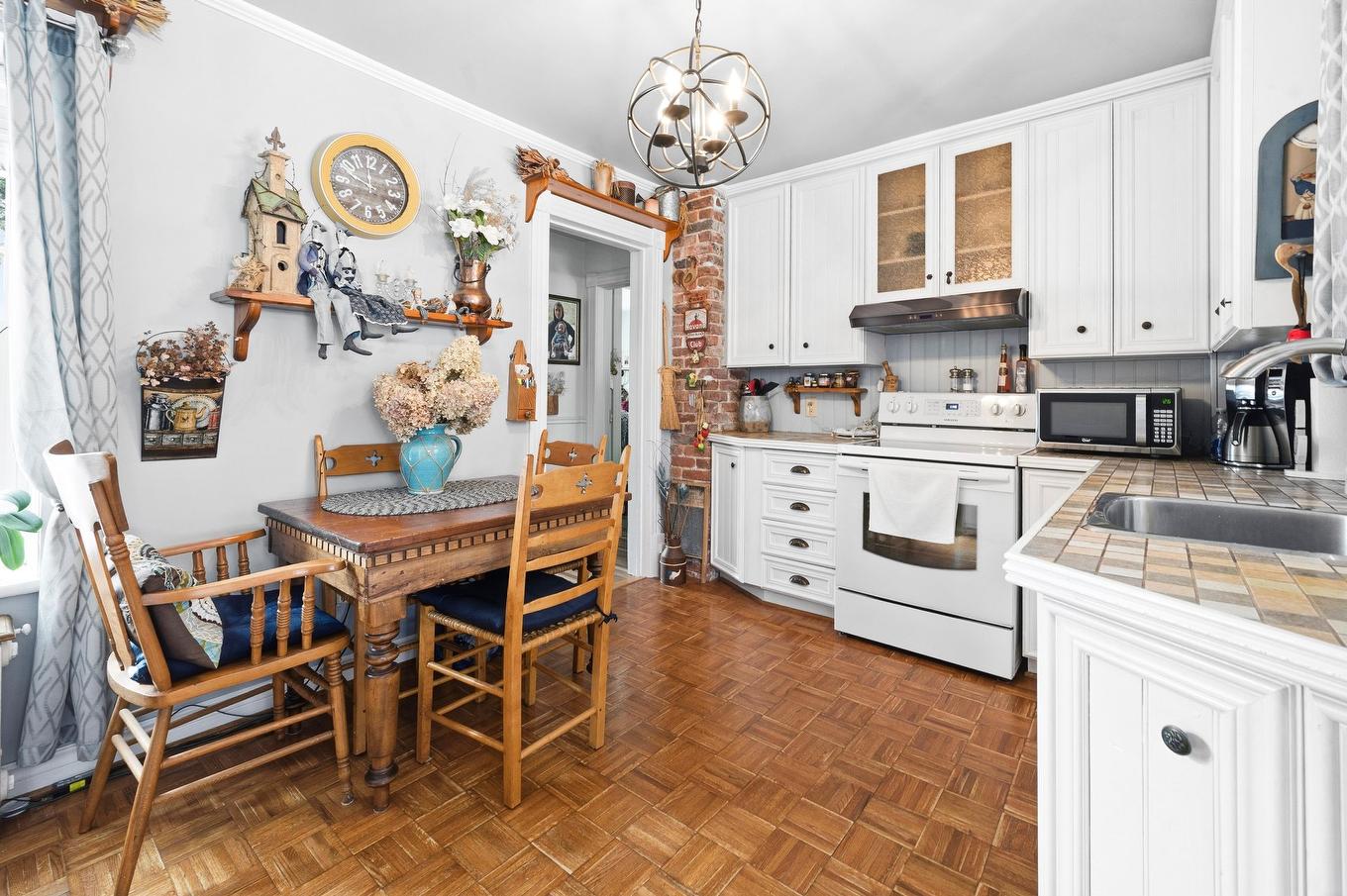 Cuisine - 596 2E Rue, Saint-Jean-Sur-Richelieu, QC - Indoor Photo Showing Other Room