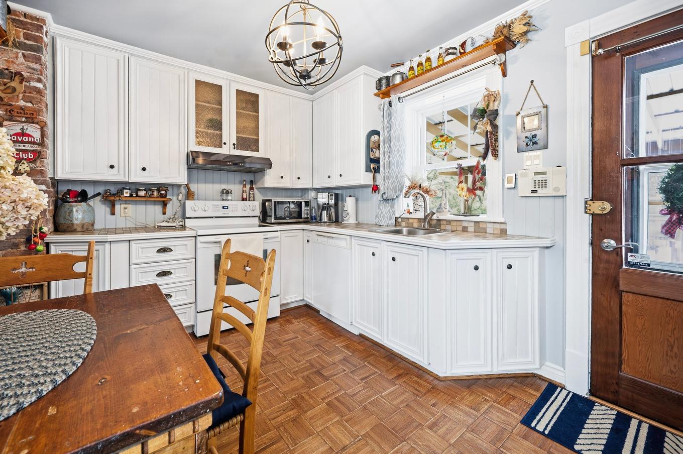 Cuisine - 596 2E Rue, Saint-Jean-Sur-Richelieu, QC - Indoor Photo Showing Kitchen
