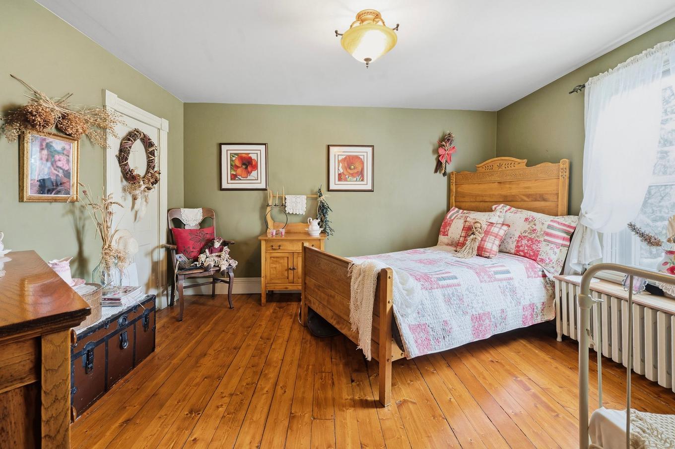 Chambre à coucher - 596 2E Rue, Saint-Jean-Sur-Richelieu, QC - Indoor Photo Showing Bedroom
