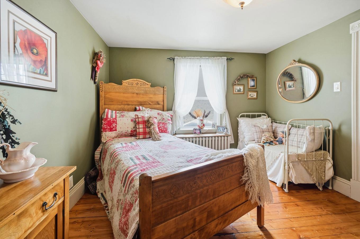 Chambre à coucher - 596 2E Rue, Saint-Jean-Sur-Richelieu, QC - Indoor Photo Showing Bedroom
