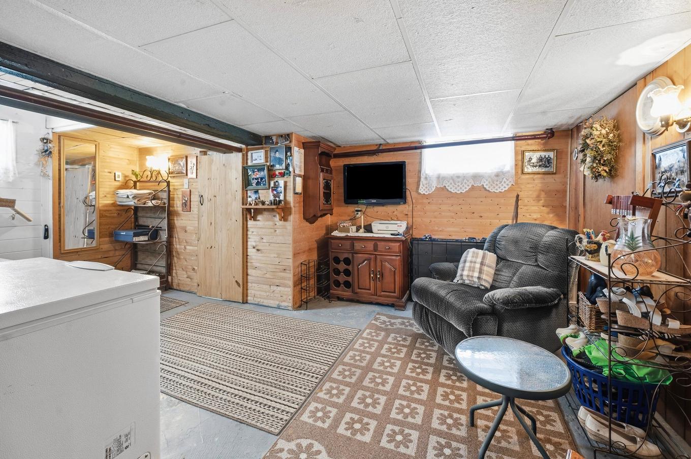 Salle familiale - 596 2E Rue, Saint-Jean-Sur-Richelieu, QC - Indoor