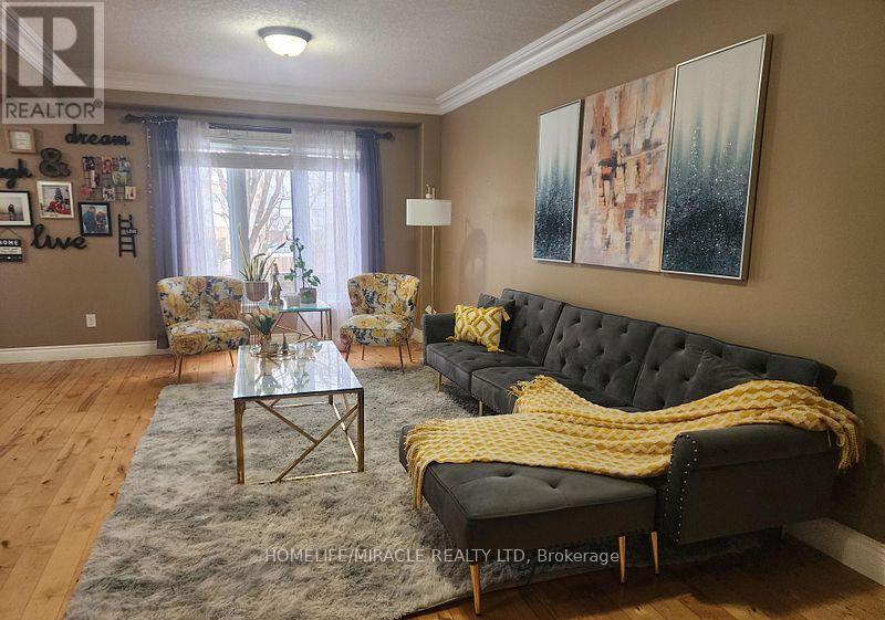 388 Thomas Slee Drive, Kitchener, ON - Indoor Photo Showing Living Room