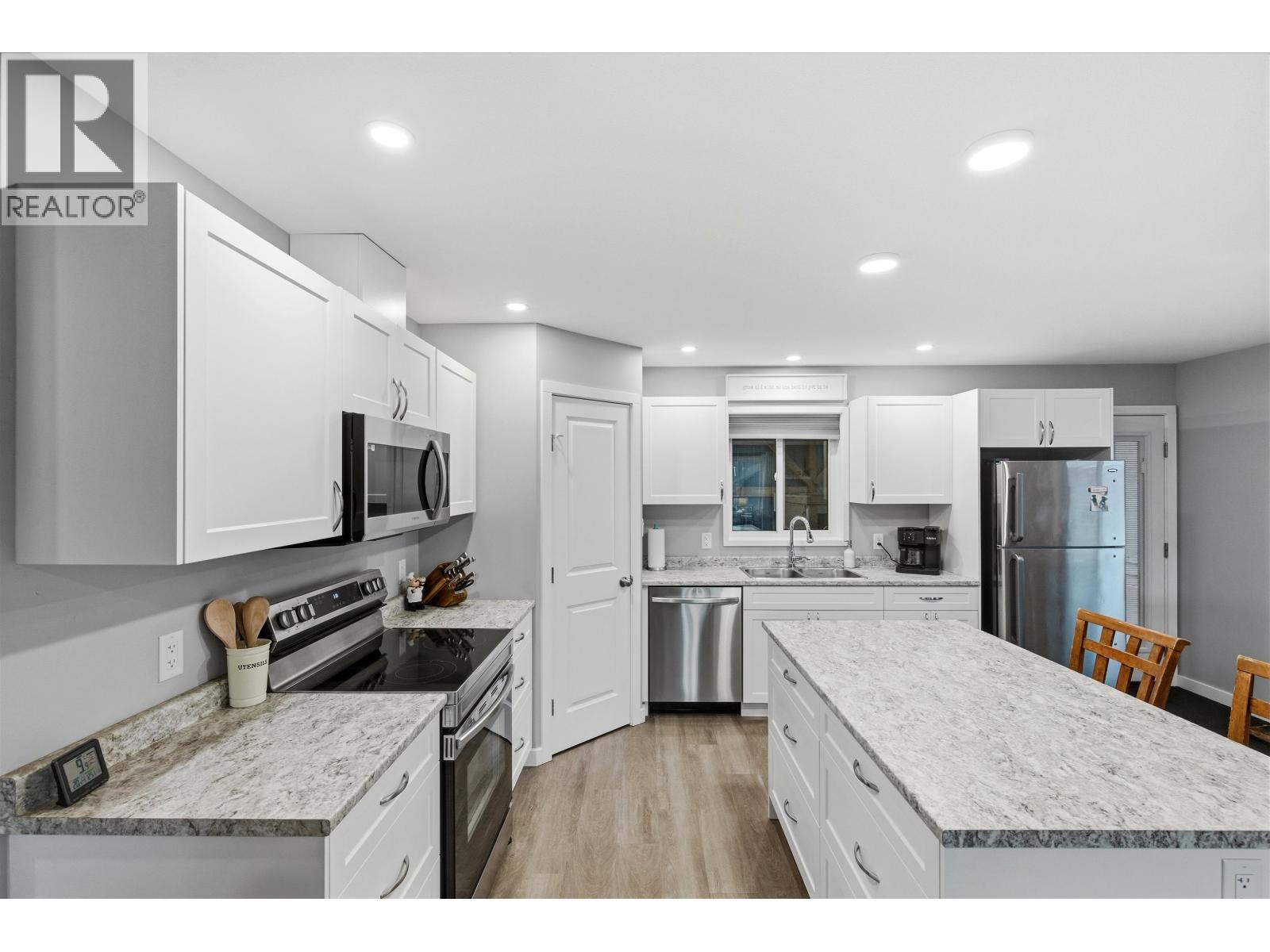 2532 Gopher Drive, Williams Lake, BC - Indoor Photo Showing Kitchen With Upgraded Kitchen