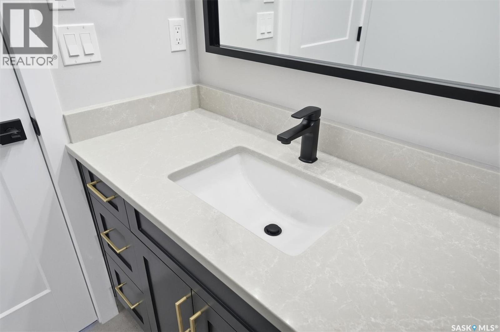 166 Cockroft Manor, Saskatoon, SK - Indoor Photo Showing Bathroom