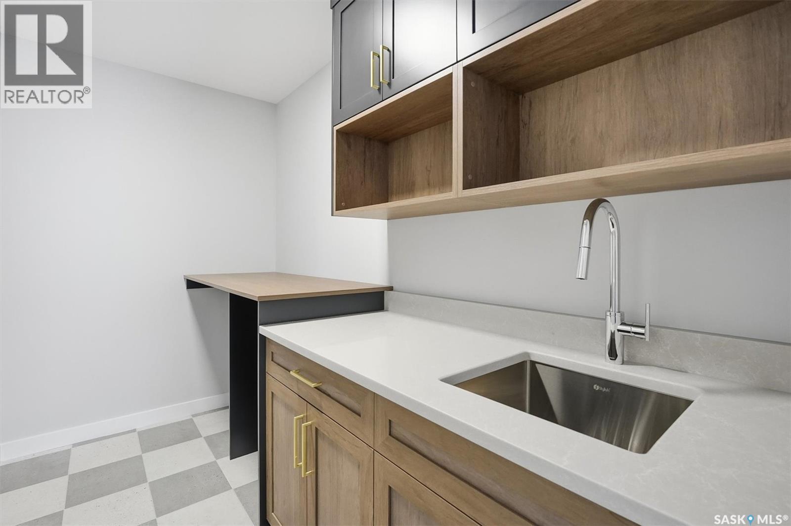 166 Cockroft Manor, Saskatoon, SK - Indoor Photo Showing Kitchen