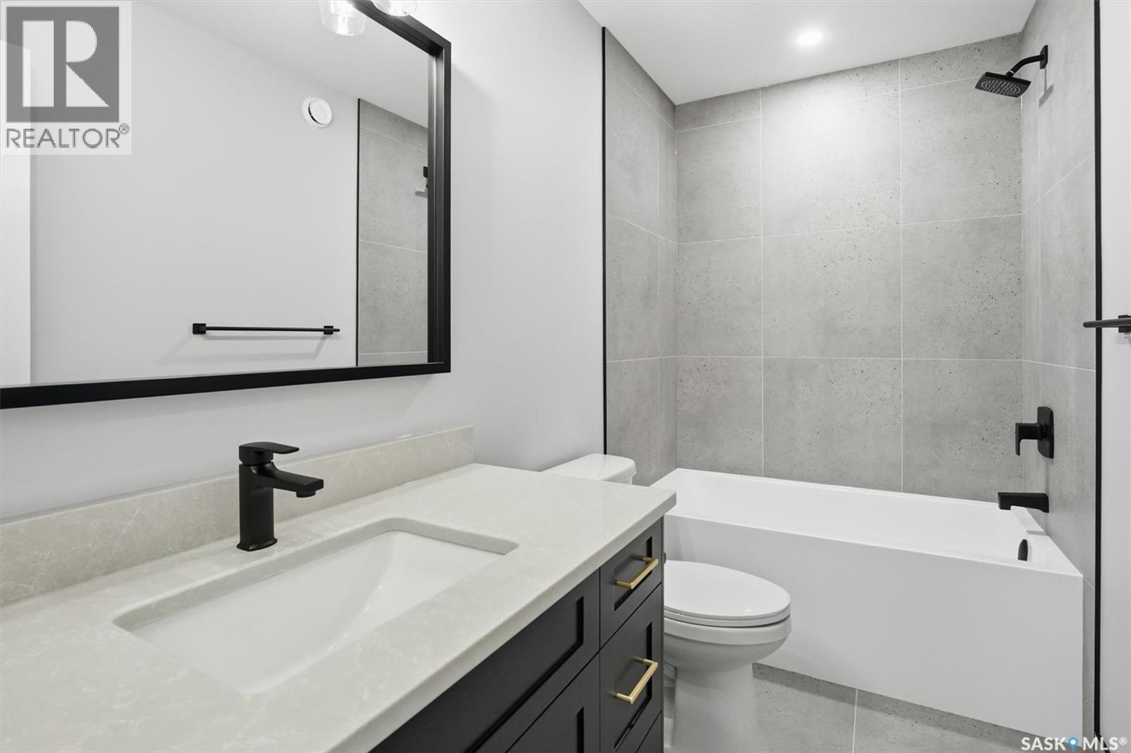 166 Cockroft Manor, Saskatoon, SK - Indoor Photo Showing Bathroom