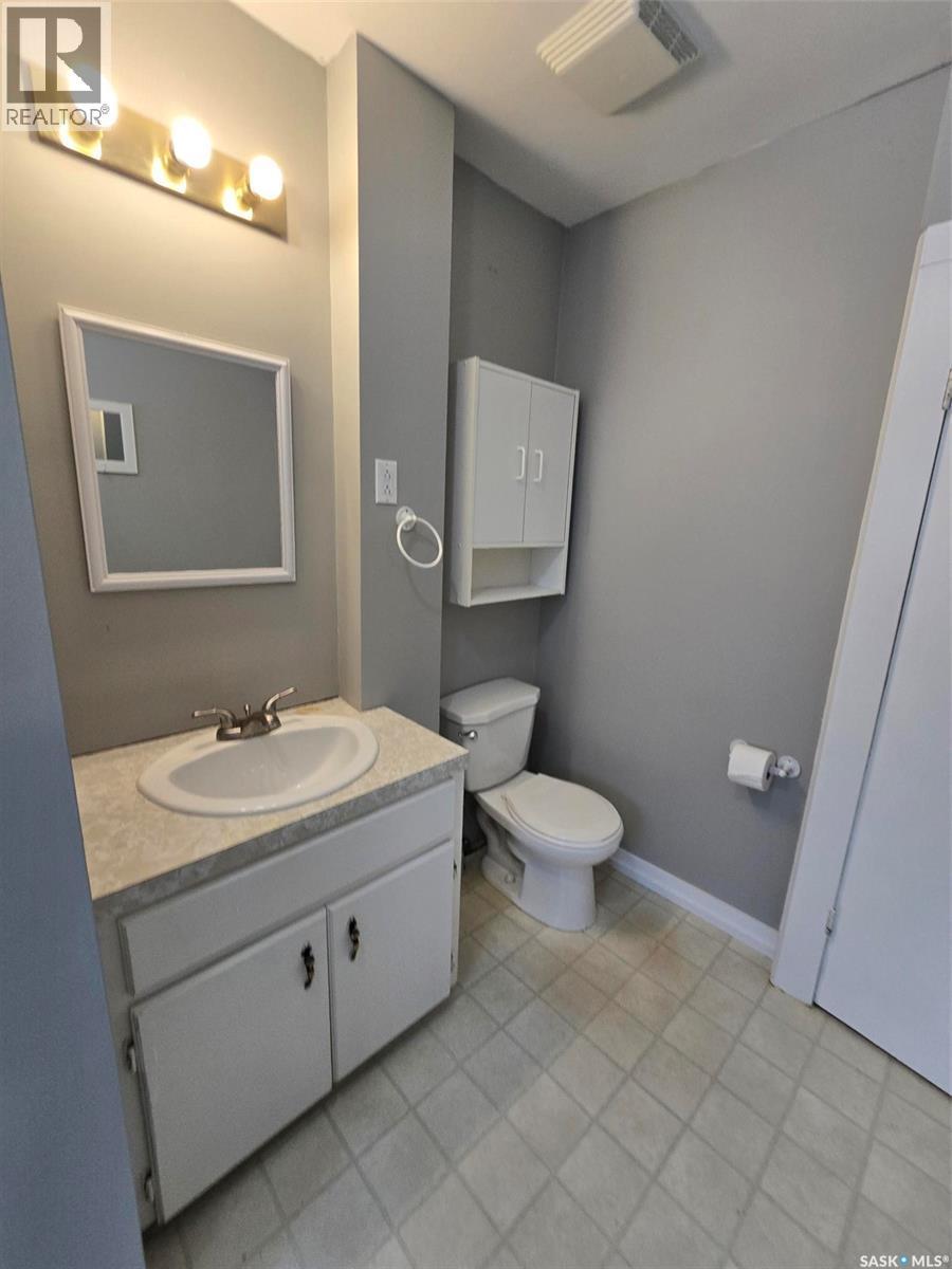806 Pheasant Street, Grenfell, SK - Indoor Photo Showing Bathroom