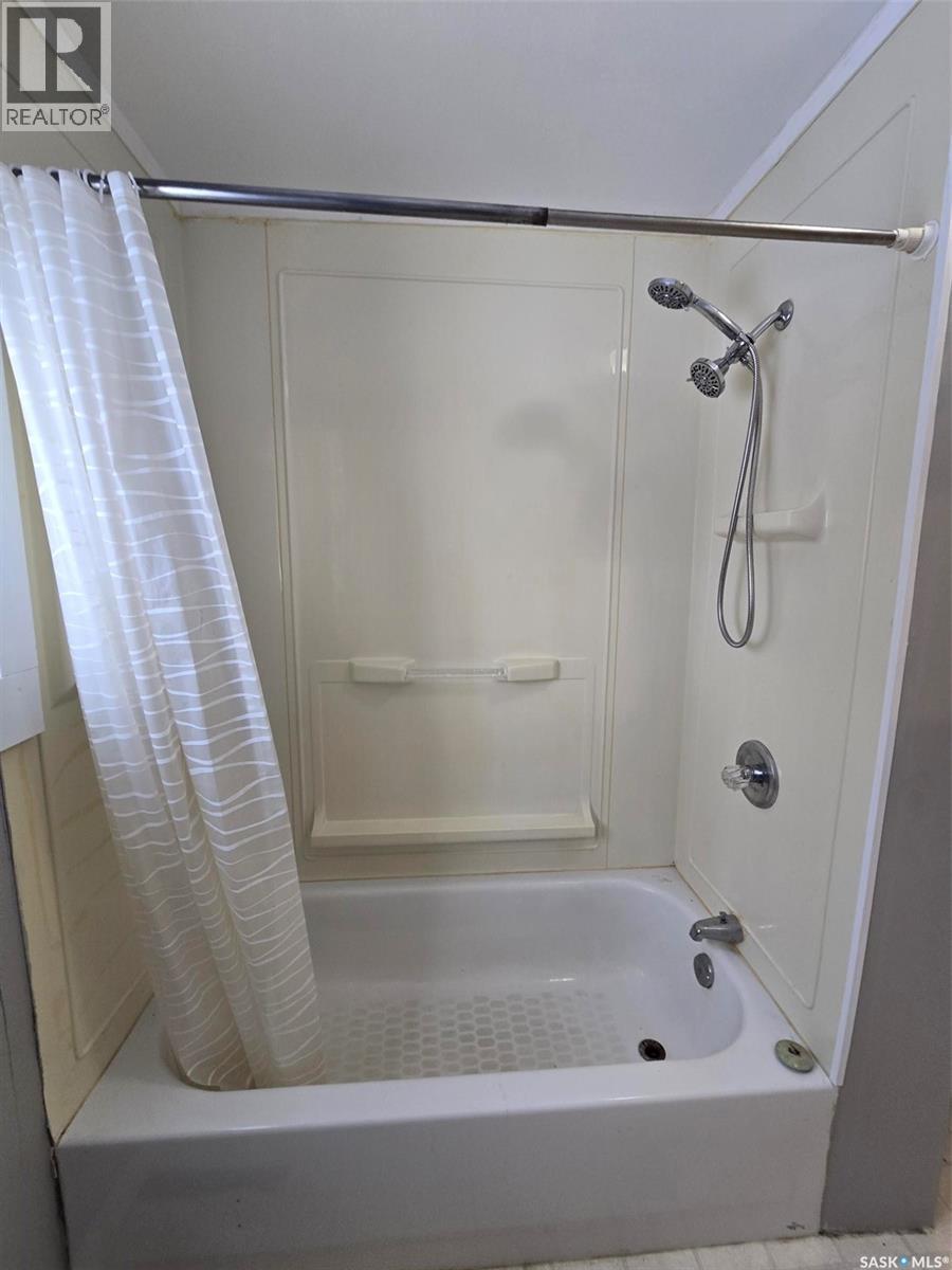 806 Pheasant Street, Grenfell, SK - Indoor Photo Showing Bathroom