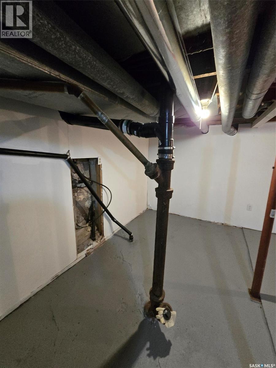 806 Pheasant Street, Grenfell, SK - Indoor Photo Showing Basement