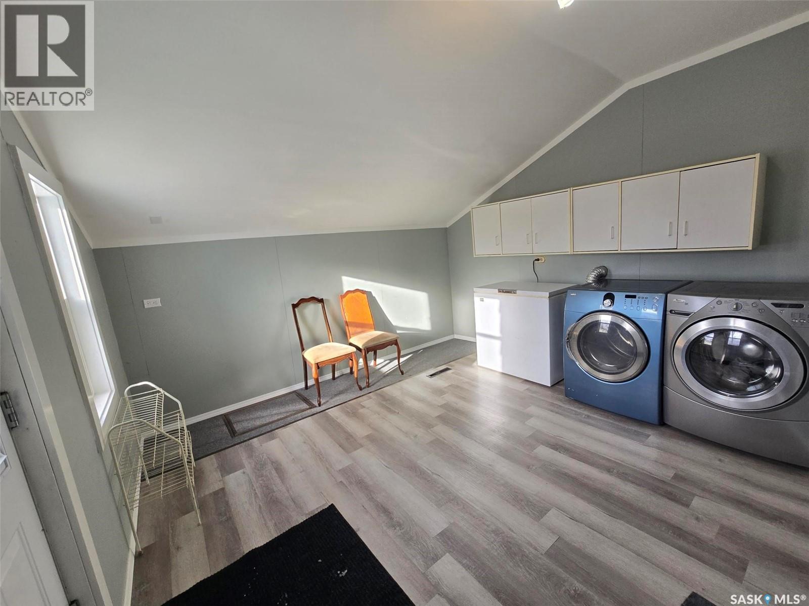 806 Pheasant Street, Grenfell, SK - Indoor Photo Showing Laundry Room