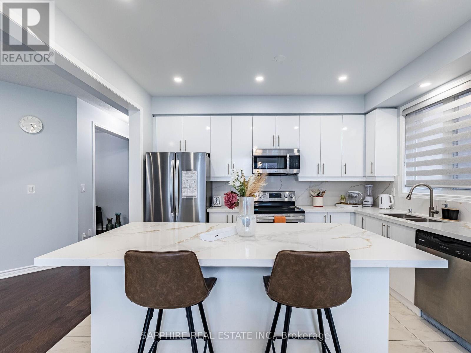 325 Trudeau Drive E, Milton, ON - Indoor Photo Showing Kitchen With Stainless Steel Kitchen With Double Sink With Upgraded Kitchen