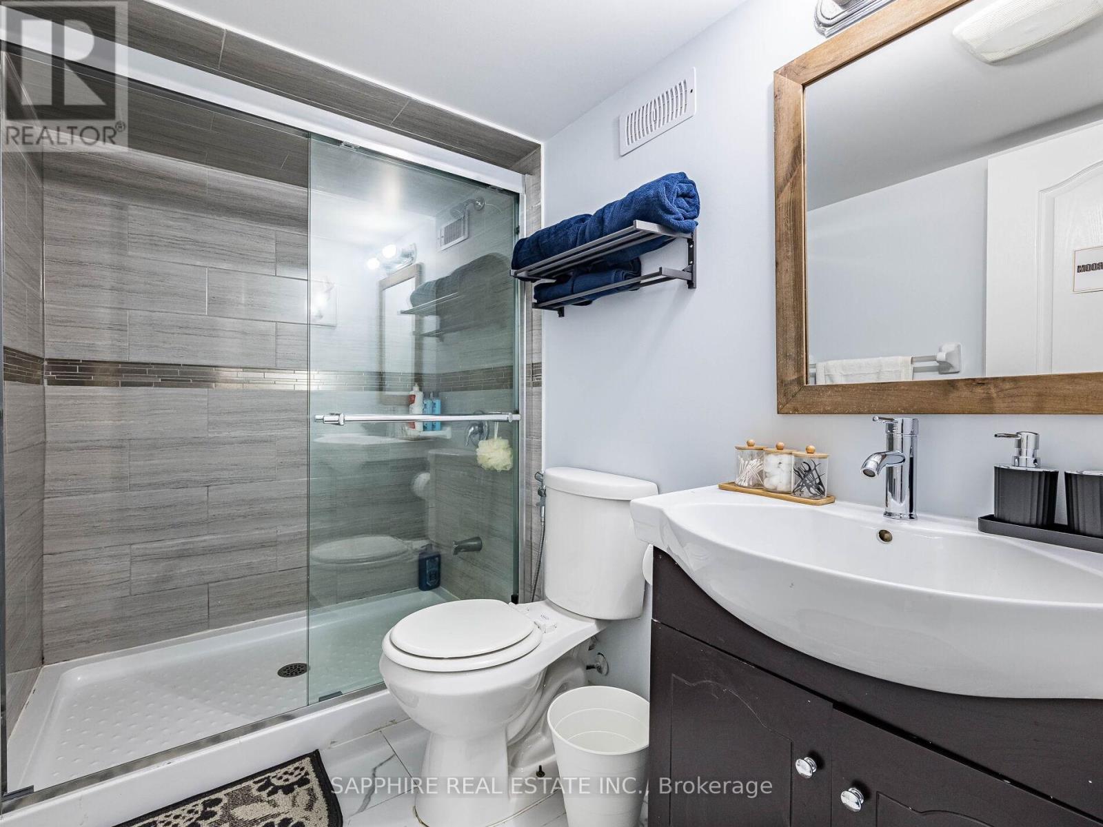 325 Trudeau Drive E, Milton, ON - Indoor Photo Showing Bathroom